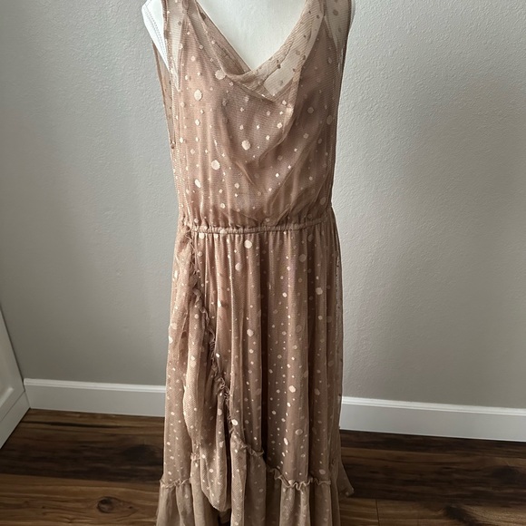 Elegant Tan Polka Dot Dress - Picture 4 of 6